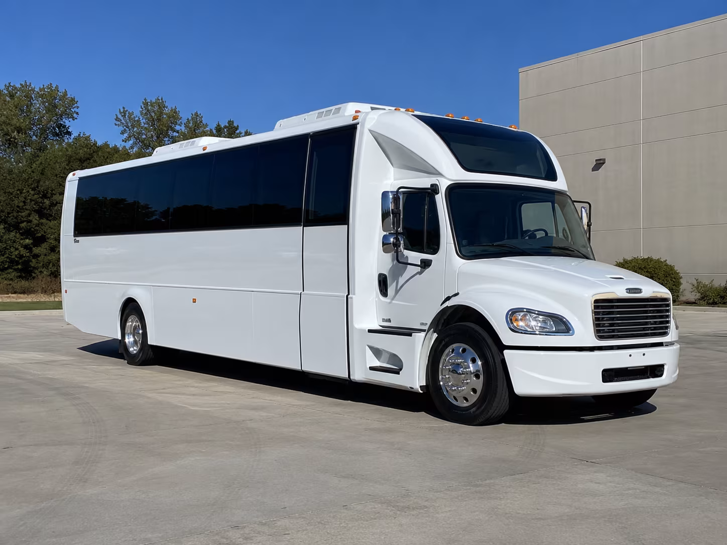 new brunswick 28 passenger party bus